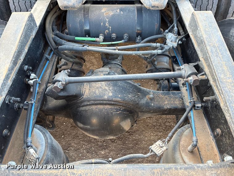 image for item EU4871 2011 Freightliner Cascadia semi truck