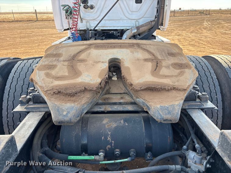 image for item EU4871 2011 Freightliner Cascadia semi truck