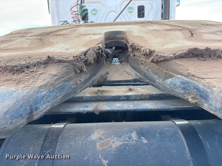 image for item EU4871 2011 Freightliner Cascadia semi truck