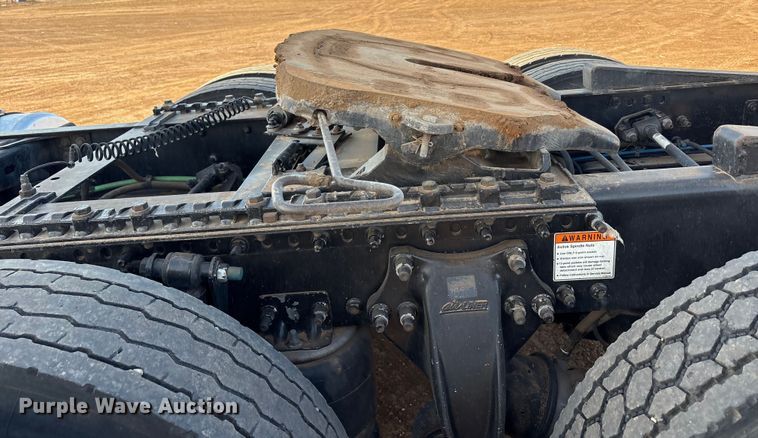 image for item EU4871 2011 Freightliner Cascadia semi truck