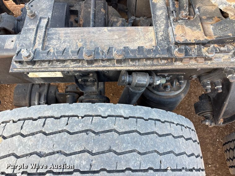 image for item EU4871 2011 Freightliner Cascadia semi truck