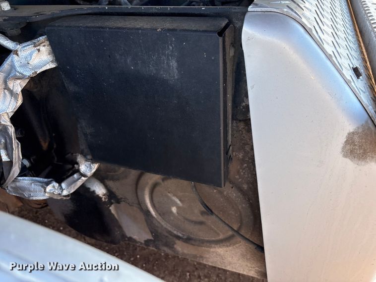 image for item EU4871 2011 Freightliner Cascadia semi truck