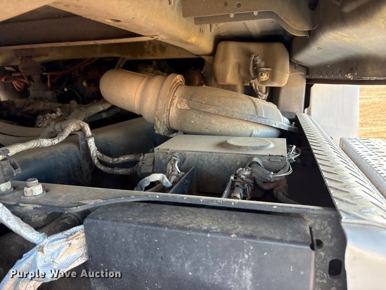 image for item EU4871 2011 Freightliner Cascadia semi truck