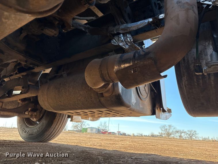 image for item EU4871 2011 Freightliner Cascadia semi truck