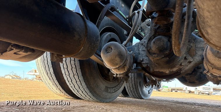 image for item EU4871 2011 Freightliner Cascadia semi truck