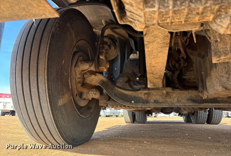 image for item EU4871 2011 Freightliner Cascadia semi truck