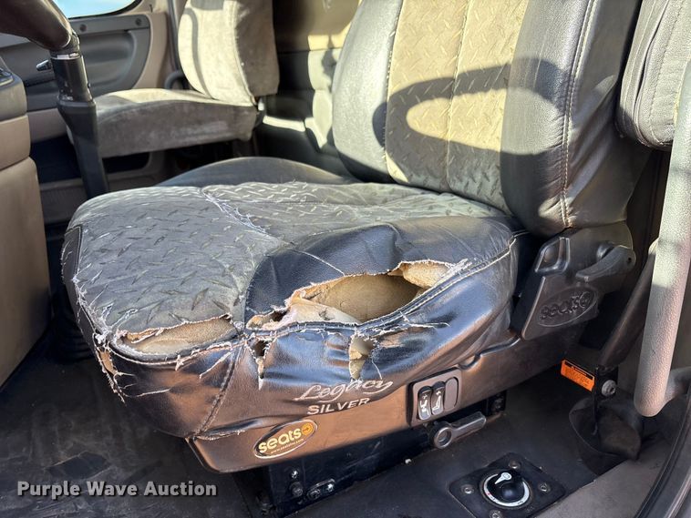 image for item EU4871 2011 Freightliner Cascadia semi truck