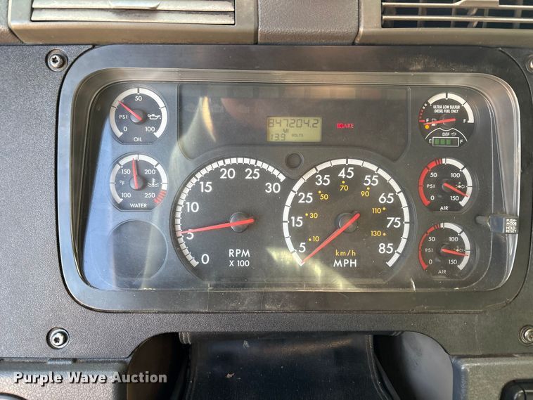 image for item EU4871 2011 Freightliner Cascadia semi truck