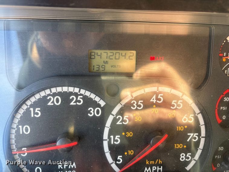 image for item EU4871 2011 Freightliner Cascadia semi truck