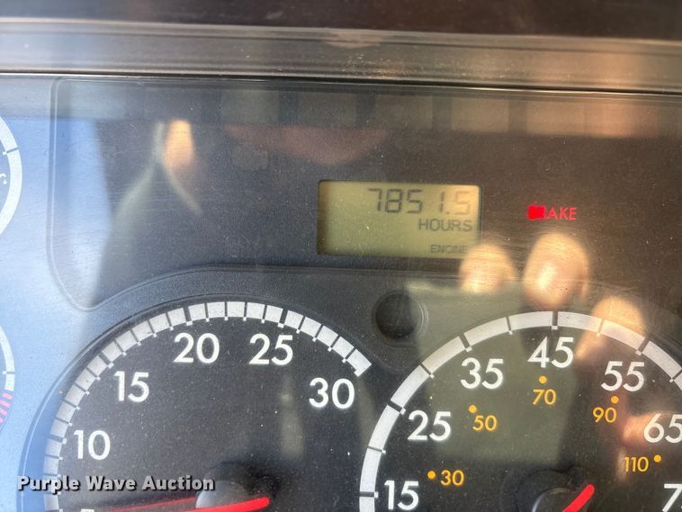 image for item EU4871 2011 Freightliner Cascadia semi truck