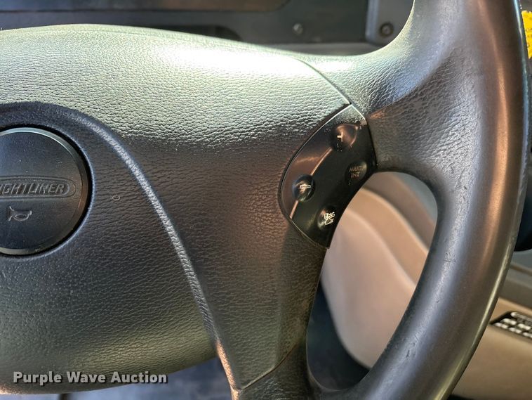 image for item EU4871 2011 Freightliner Cascadia semi truck