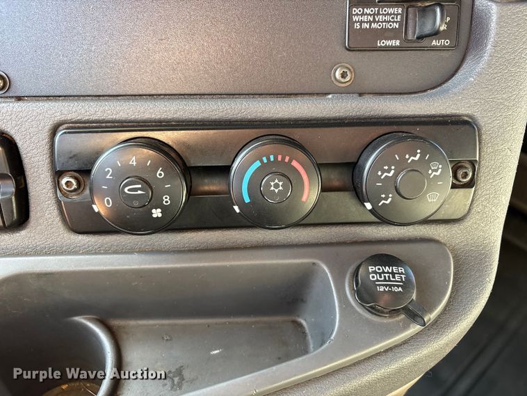 image for item EU4871 2011 Freightliner Cascadia semi truck