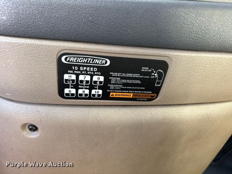 image for item EU4871 2011 Freightliner Cascadia semi truck