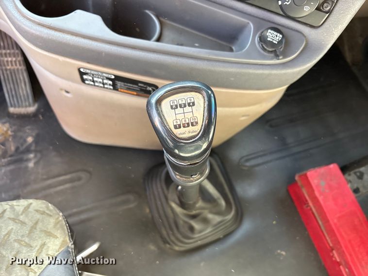 image for item EU4871 2011 Freightliner Cascadia semi truck