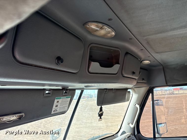 image for item EU4871 2011 Freightliner Cascadia semi truck