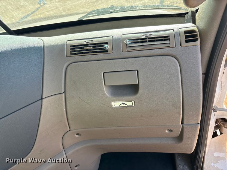 image for item EU4871 2011 Freightliner Cascadia semi truck