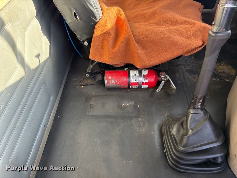 image for item EU4871 2011 Freightliner Cascadia semi truck