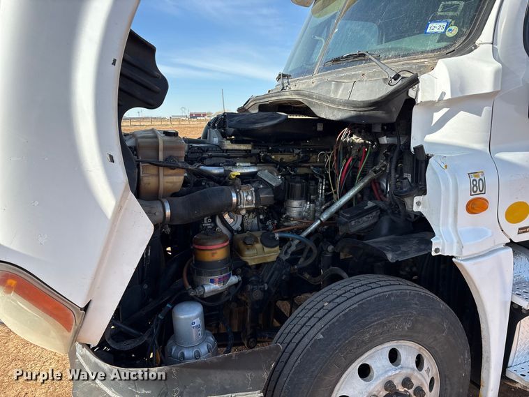 image for item EU4871 2011 Freightliner Cascadia semi truck