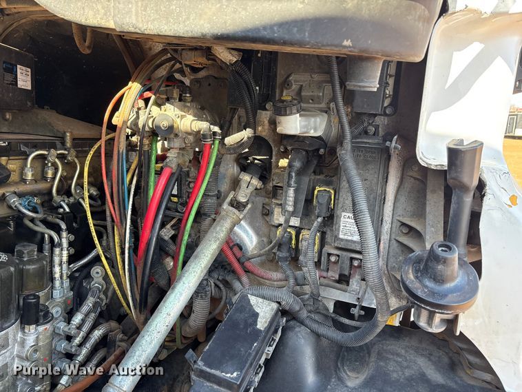 image for item EU4871 2011 Freightliner Cascadia semi truck