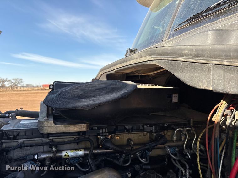 image for item EU4871 2011 Freightliner Cascadia semi truck