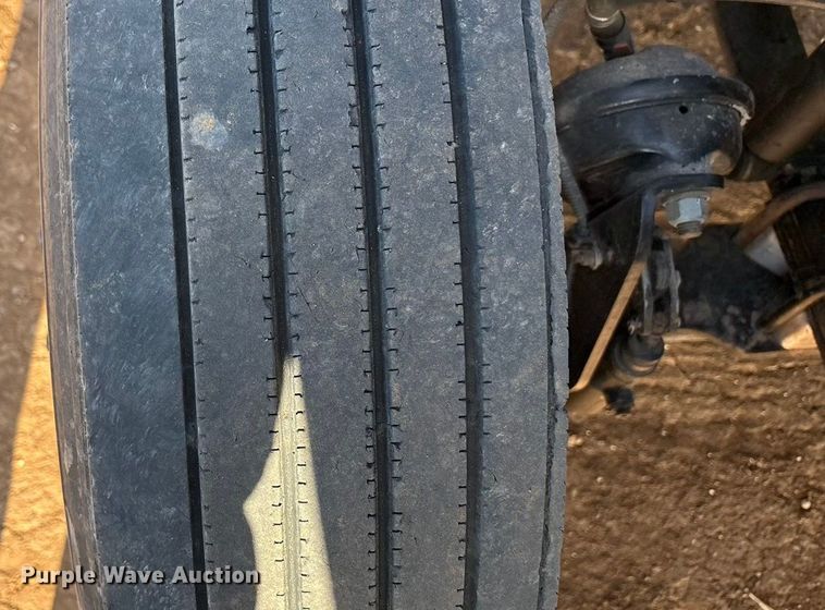 image for item EU4871 2011 Freightliner Cascadia semi truck