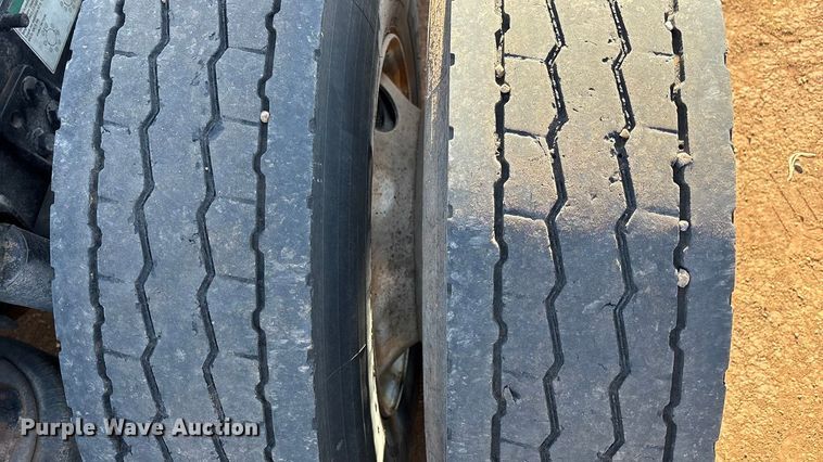 image for item EU4871 2011 Freightliner Cascadia semi truck