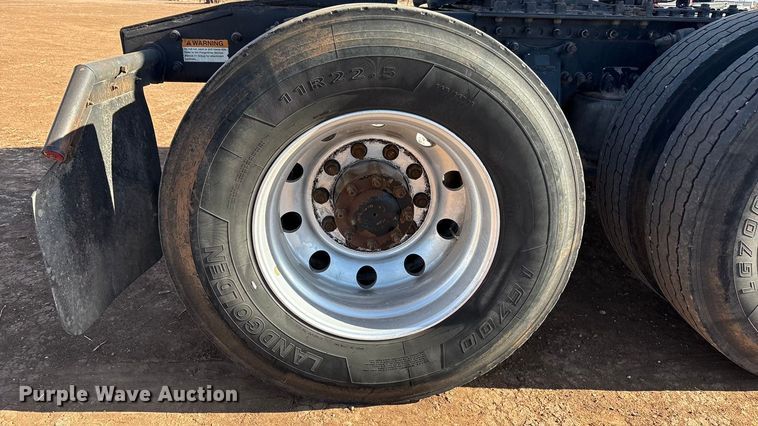 image for item EU4871 2011 Freightliner Cascadia semi truck