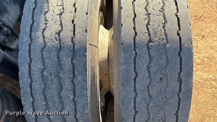 image for item EU4871 2011 Freightliner Cascadia semi truck