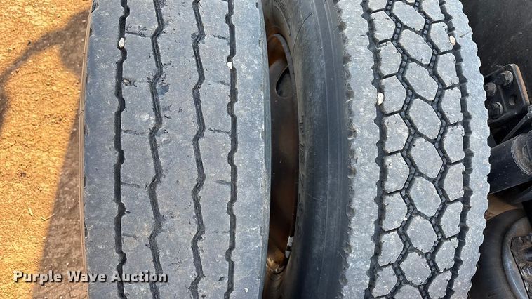 image for item EU4871 2011 Freightliner Cascadia semi truck