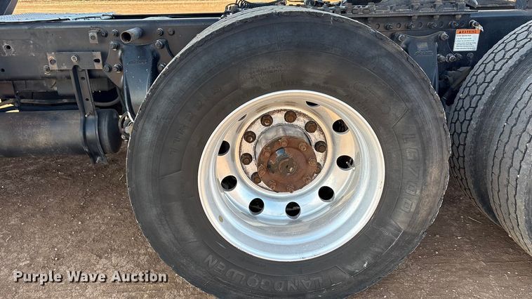 image for item EU4871 2011 Freightliner Cascadia semi truck