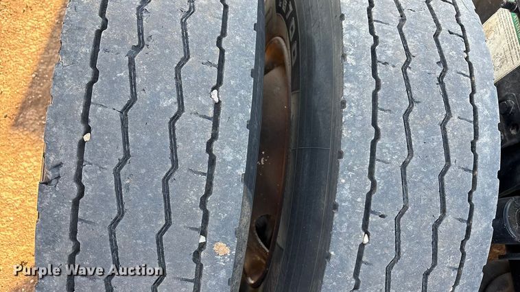 image for item EU4871 2011 Freightliner Cascadia semi truck