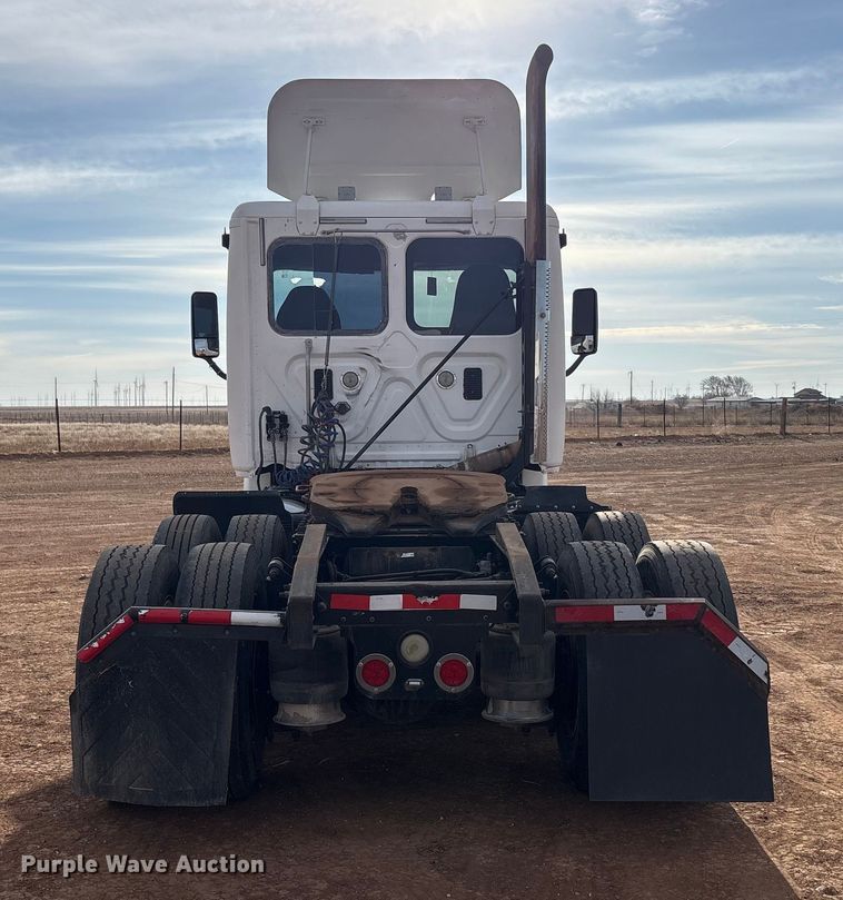 image for item EU4872 2011 Freightliner Cascadia semi truck