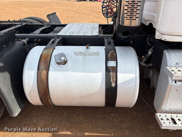 image for item EU4872 2011 Freightliner Cascadia semi truck