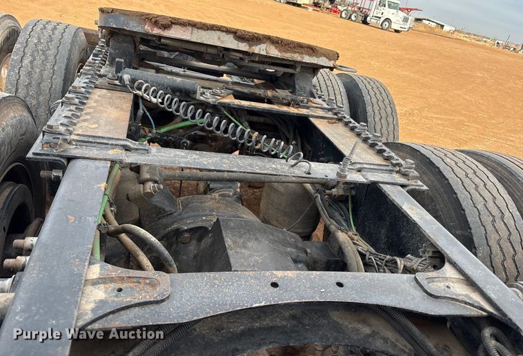 image for item EU4872 2011 Freightliner Cascadia semi truck