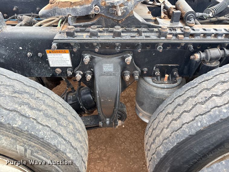 image for item EU4872 2011 Freightliner Cascadia semi truck