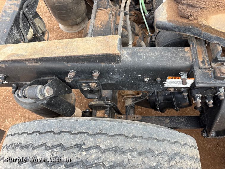 image for item EU4872 2011 Freightliner Cascadia semi truck