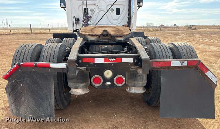 image for item EU4872 2011 Freightliner Cascadia semi truck