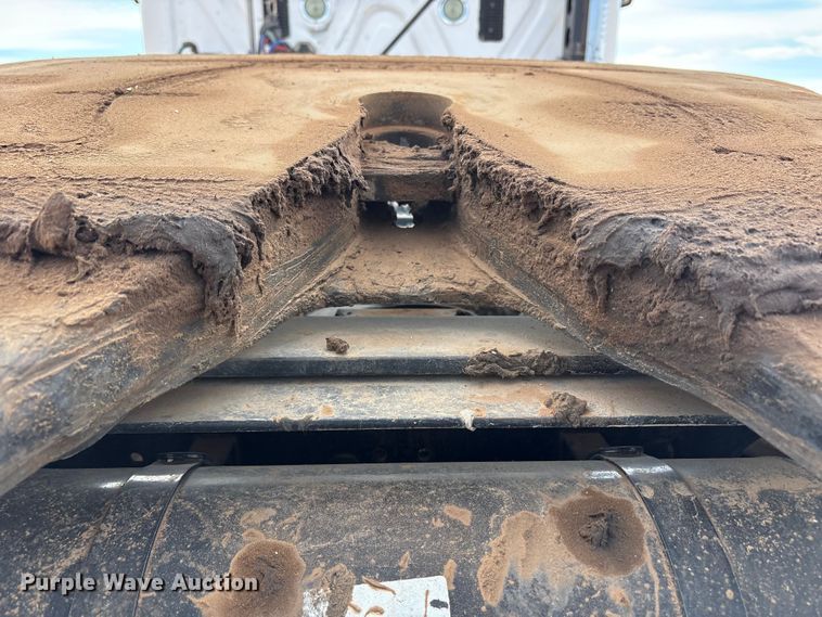 image for item EU4872 2011 Freightliner Cascadia semi truck