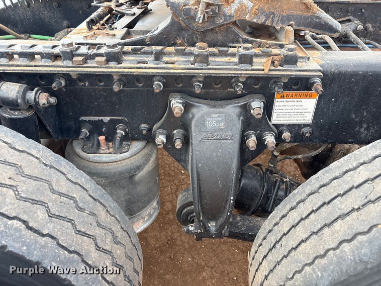 image for item EU4872 2011 Freightliner Cascadia semi truck