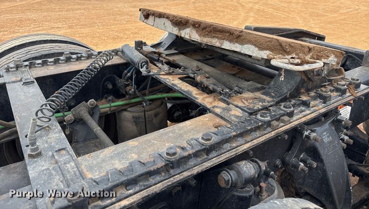 image for item EU4872 2011 Freightliner Cascadia semi truck