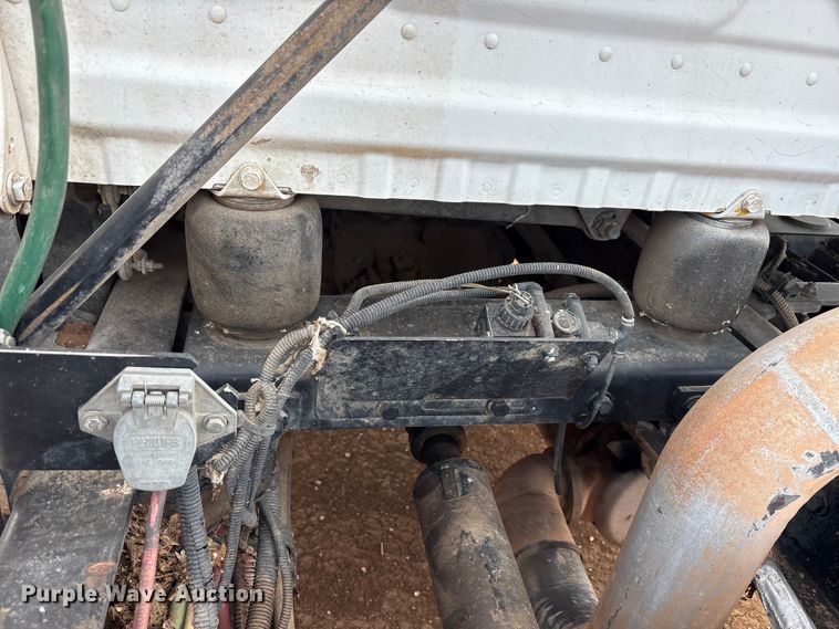 image for item EU4872 2011 Freightliner Cascadia semi truck