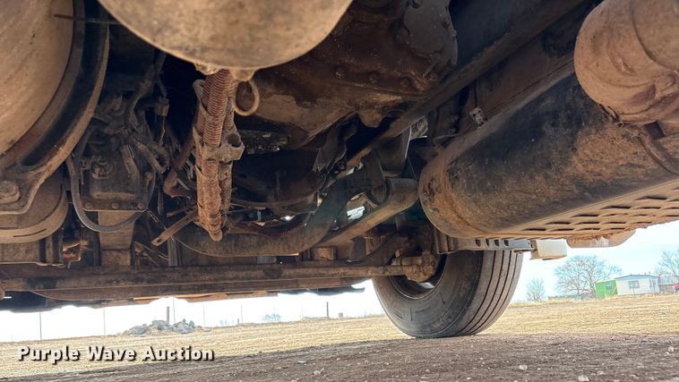 image for item EU4872 2011 Freightliner Cascadia semi truck