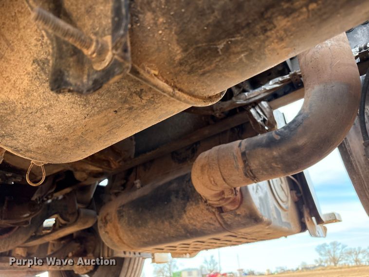 image for item EU4872 2011 Freightliner Cascadia semi truck