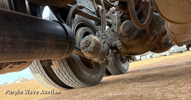 image for item EU4872 2011 Freightliner Cascadia semi truck