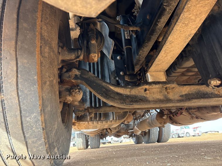 image for item EU4872 2011 Freightliner Cascadia semi truck