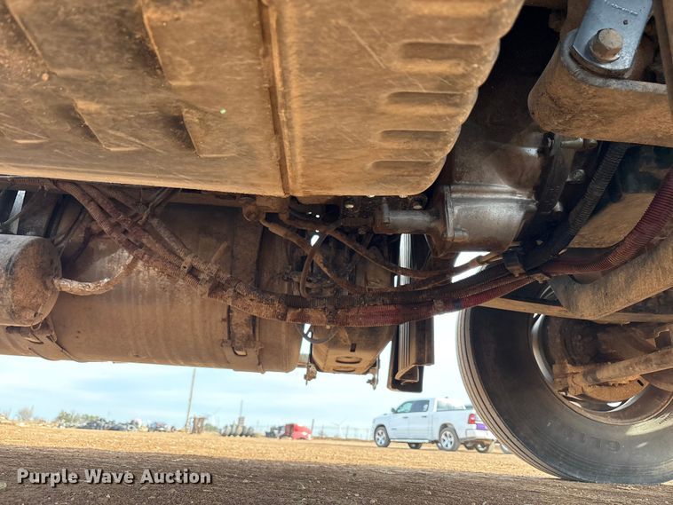 image for item EU4872 2011 Freightliner Cascadia semi truck