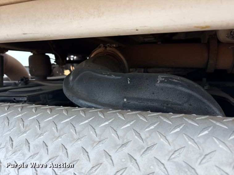 image for item EU4872 2011 Freightliner Cascadia semi truck