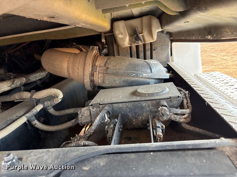 image for item EU4872 2011 Freightliner Cascadia semi truck