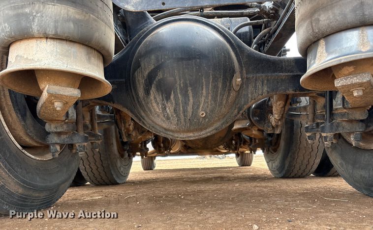 image for item EU4872 2011 Freightliner Cascadia semi truck