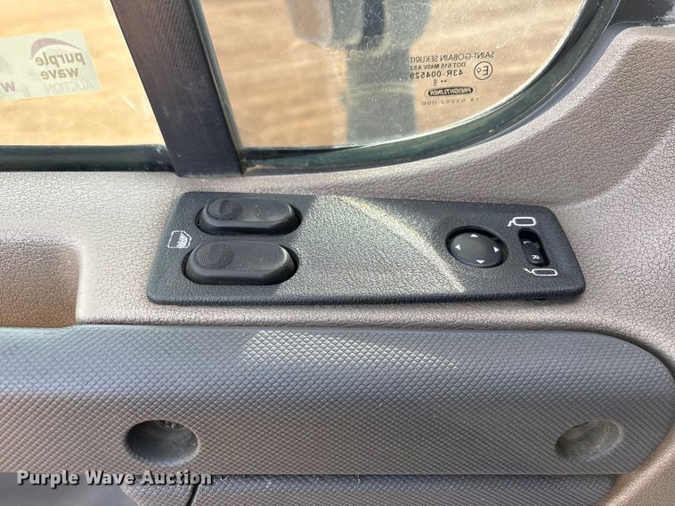 image for item EU4872 2011 Freightliner Cascadia semi truck